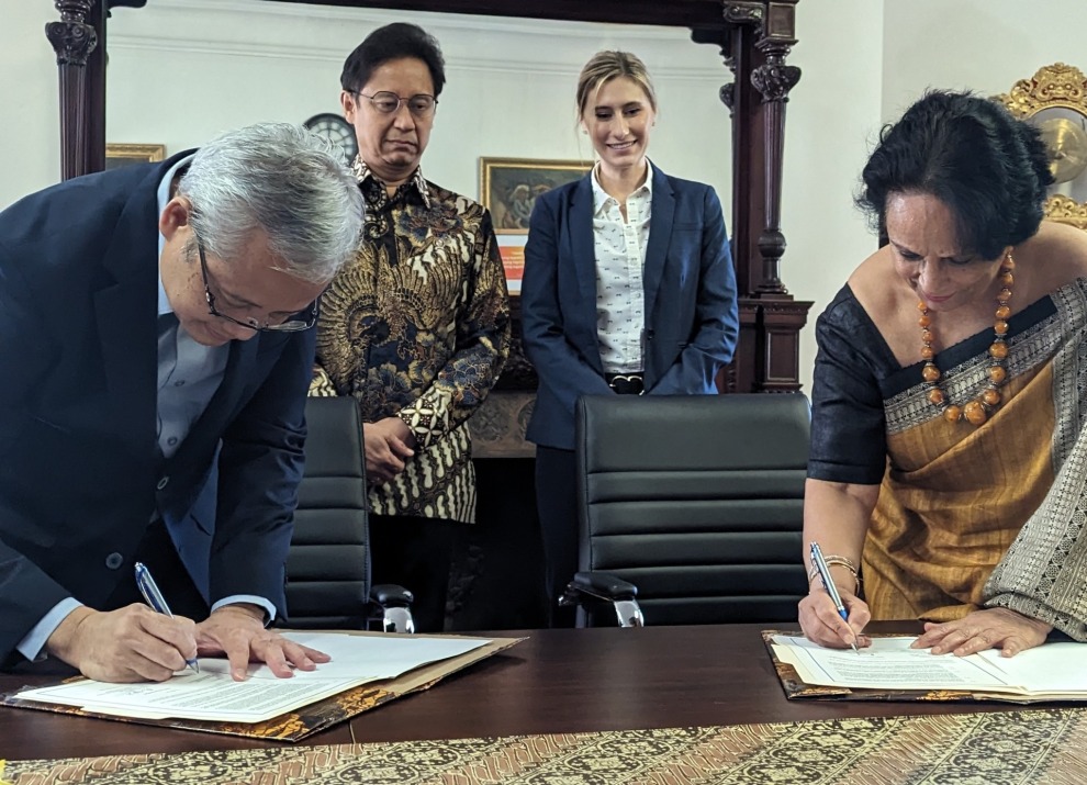 Anuradha signing a MoU with the Indonesian Minister of Health